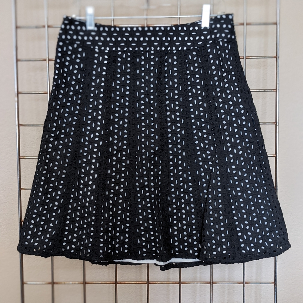 Anne Taylor eyelet skirt.  Size: 6
